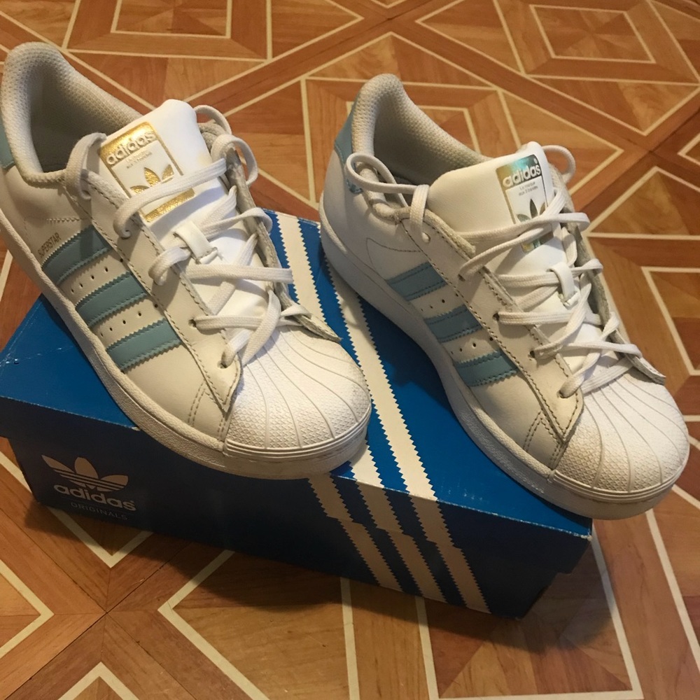 A pair of sneakers